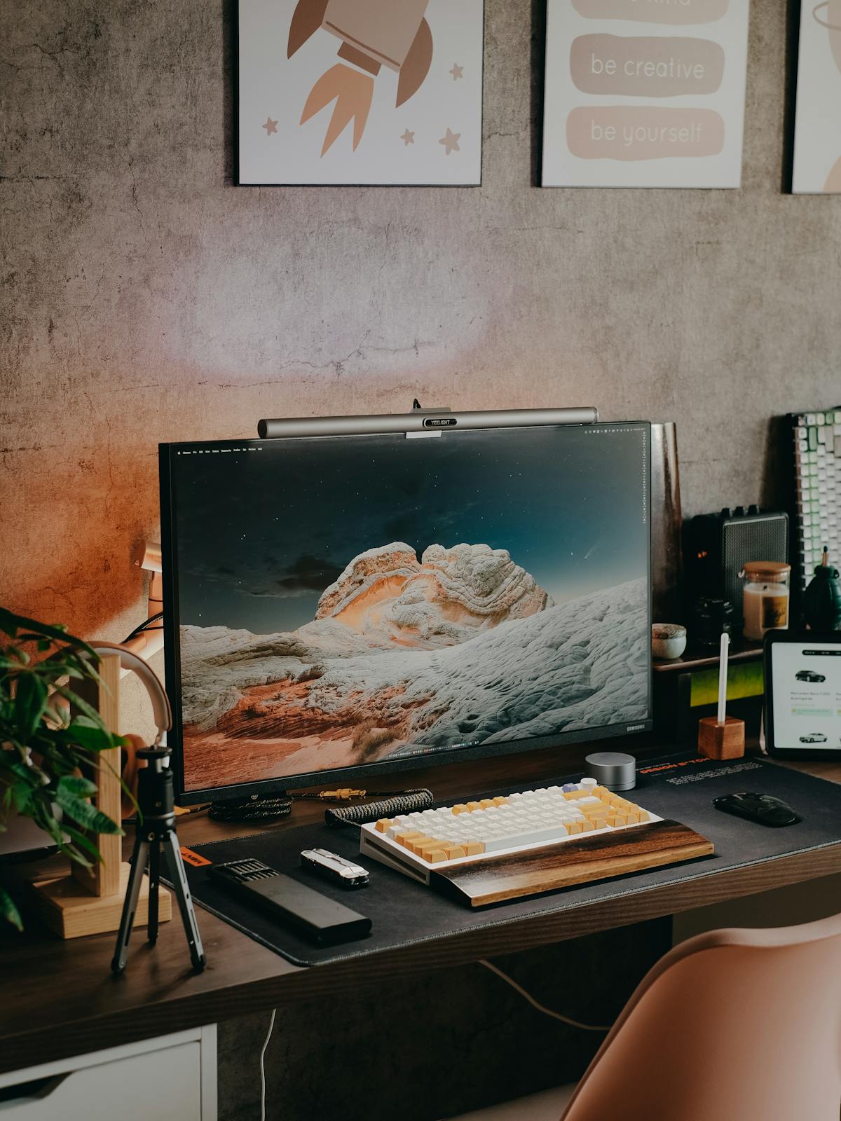 Large engineering monitor setup for DevOps delivery workflows